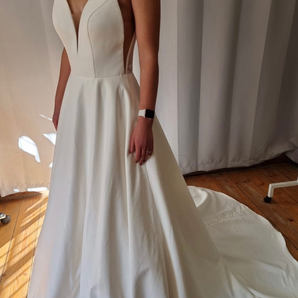 Elegant White Wedding Dress